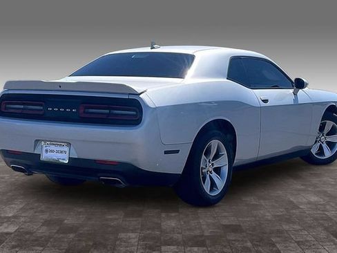 Used 2022 Dodge Challenger SXT RWD image 2