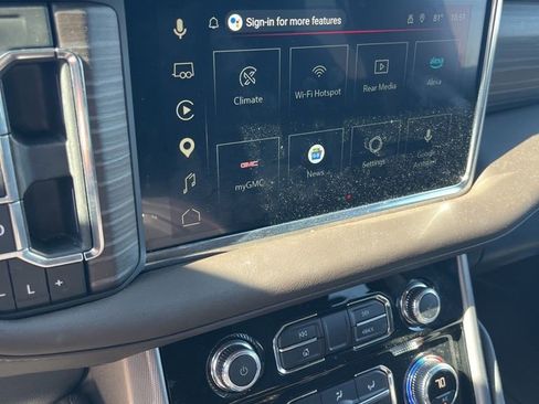 Used 2024 GMC Yukon Denali w/ Advanced Technology Package image 12