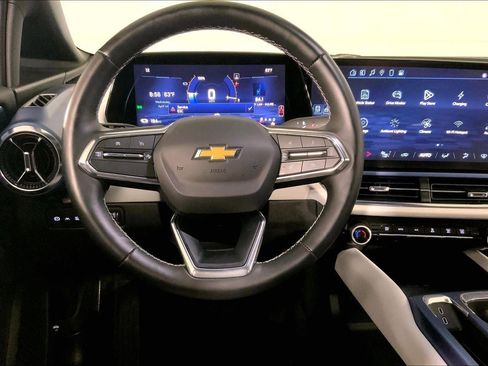 Used 2025 Chevrolet Equinox EV LT FWD image 5