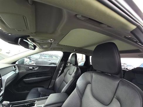 Used 2019 Volvo XC60 T6 Momentum w/ Advanced Package image 6
