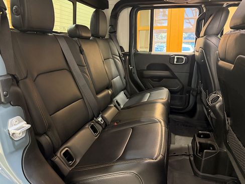 Used 2025 Jeep Gladiator Sport AWD/4WD image 14
