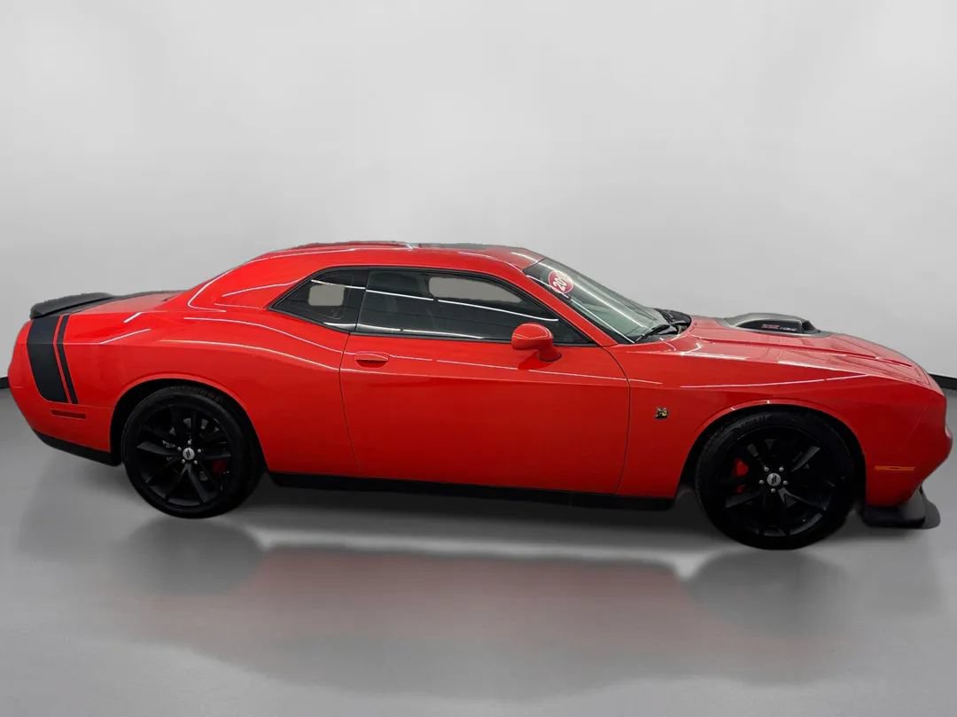 Used 2017 Dodge Challenger R/T Scat Pack RWD image 11
