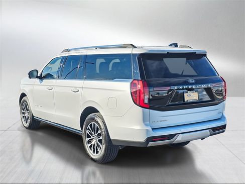 Certified 2025 Ford Expedition Max Platinum image 4