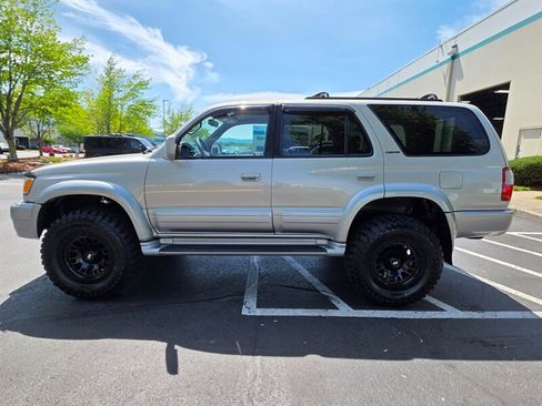 Used 2000 Toyota 4Runner Limited AWD/4WD image 3