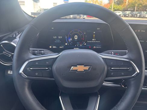 Used 2025 Chevrolet Equinox LT image 32