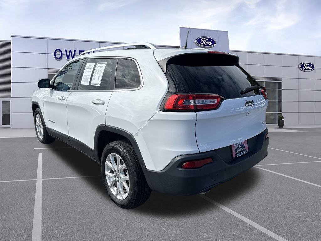 Used 2018 Jeep Cherokee Latitude w/ Cold Weather Group FWD image 3