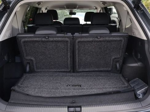 Certified 2024 Volkswagen Tiguan SE FWD image 18
