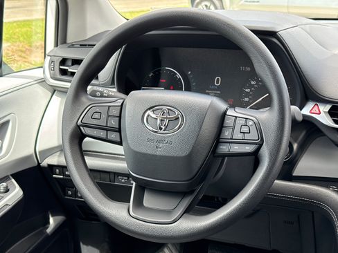 New 2026 Toyota Sienna LE FWD image 24