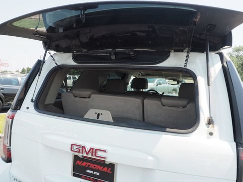 Used 2017 GMC Yukon SLT w/ HD Trailering Package AWD/4WD image 19