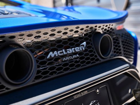 Used 2025 McLaren Artura RWD image 12