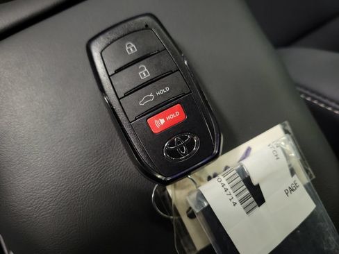 Used 2026 Toyota Crown AWD/4WD image 18