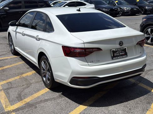 Used 2024 Volkswagen Jetta SE FWD image 6