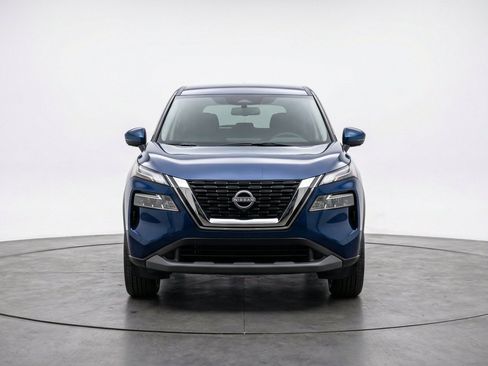 Used 2025 Nissan Rogue SV AWD/4WD image 2