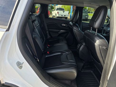 Used 2019 Jeep Cherokee Latitude Plus FWD image 22