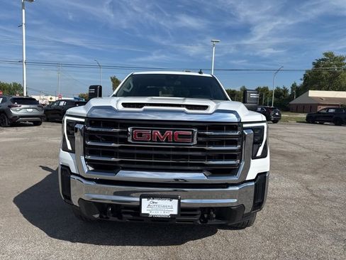 Used 2024 GMC Sierra 2500 SLE image 2
