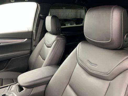 New 2025 Cadillac XT5 Luxury FWD image 17