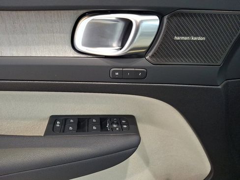 Used 2025 Volvo XC40 B5 Ultra w/ Climate Package image 12