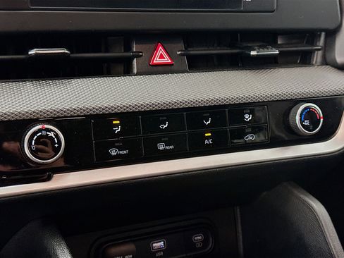 Used 2025 Kia Sportage LX image 23