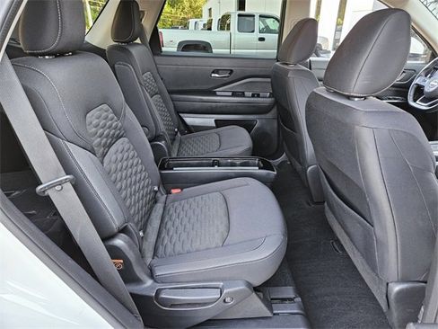 Used 2022 Nissan Pathfinder SV w/ SV Premium Package image 16