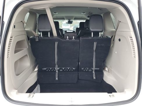 Used 2024 Chrysler Pacifica Touring-L FWD image 32
