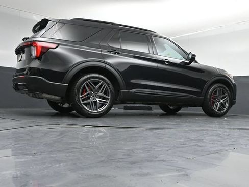 Certified 2025 Ford Explorer ST-Line w/ Premium Package AWD/4WD image 45