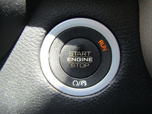Used 2021 RAM 1500 Laramie AWD/4WD image 42