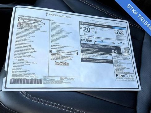 New 2026 Chrysler Pacifica Select image 5