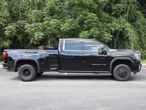 Used 2023 GMC Sierra 3500 Denali w/ Denali Ultimate Package AWD/4WD image 10