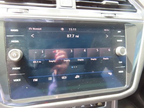 Used 2020 Volkswagen Tiguan SE w/ Panoramic Sunroof Package AWD/4WD image 21