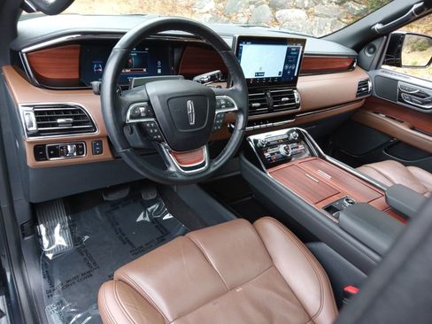 Used 2024 Lincoln Navigator L Reserve image 12