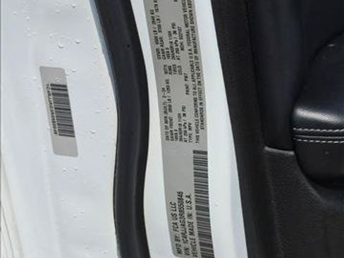 Used 2024 Jeep Grand Cherokee L Laredo RWD image 15