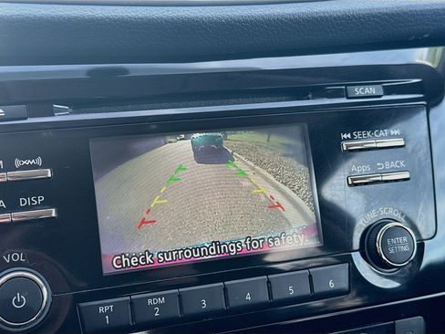 Used 2016 Nissan Rogue SV w/ SV Family Package FWD image 21