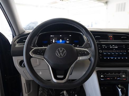 Used 2022 Volkswagen Tiguan SE AWD/4WD image 12