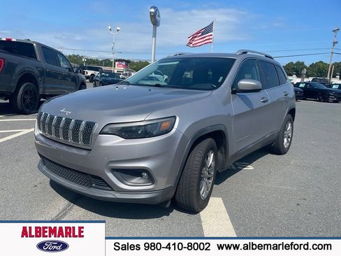 Used 2019 Jeep Cherokee Latitude Plus FWD image 1