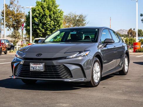 Used 2026 Toyota Camry LE AWD/4WD image 3