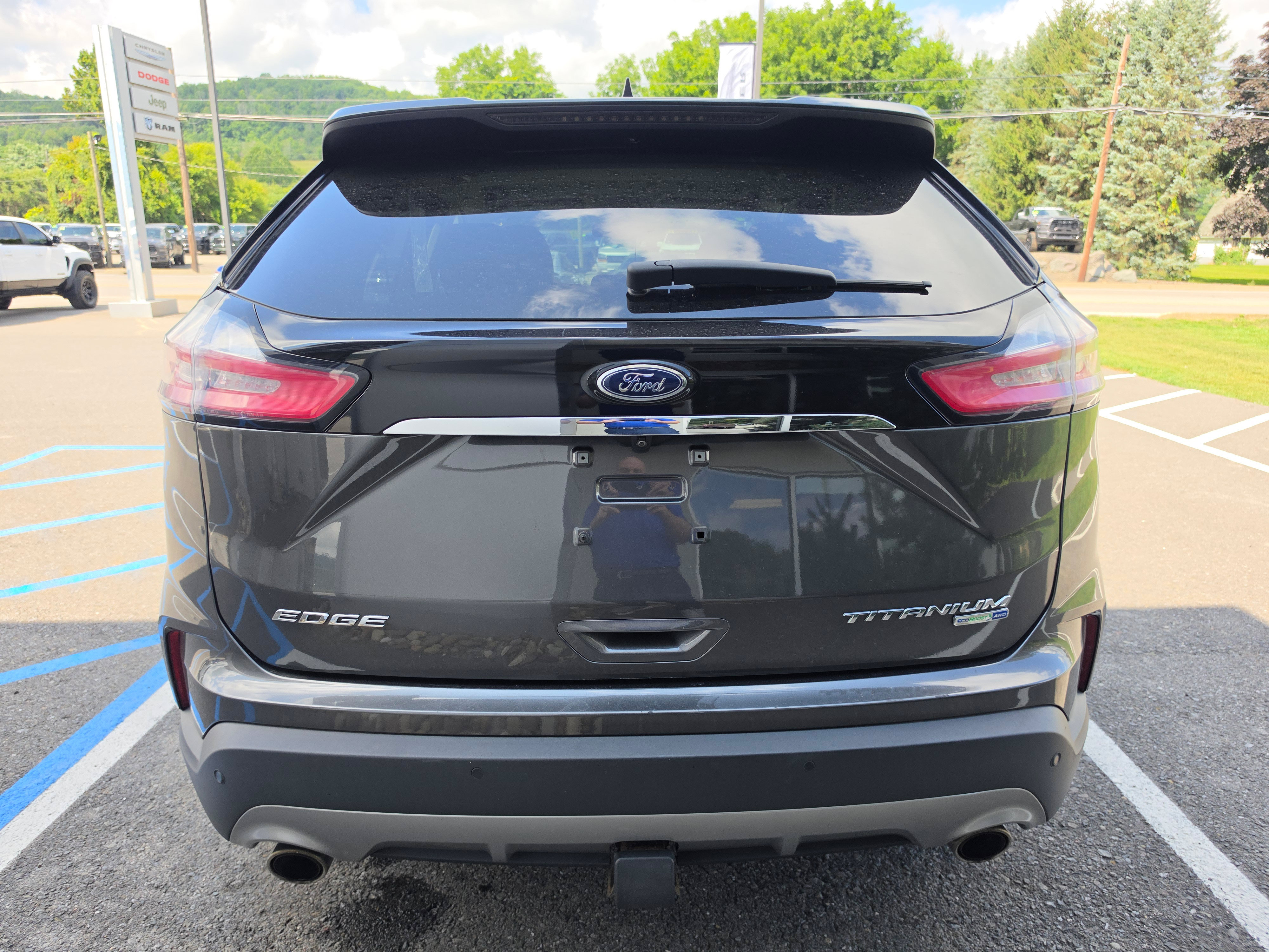Used 2019 Ford Edge Titanium w/ Cold Weather Package AWD/4WD image 4