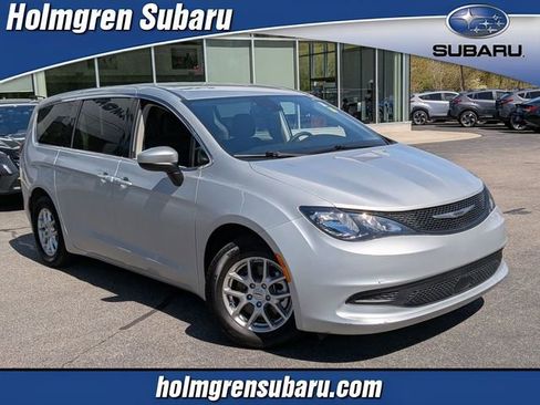Used 2023 Chrysler Voyager LX FWD image 1