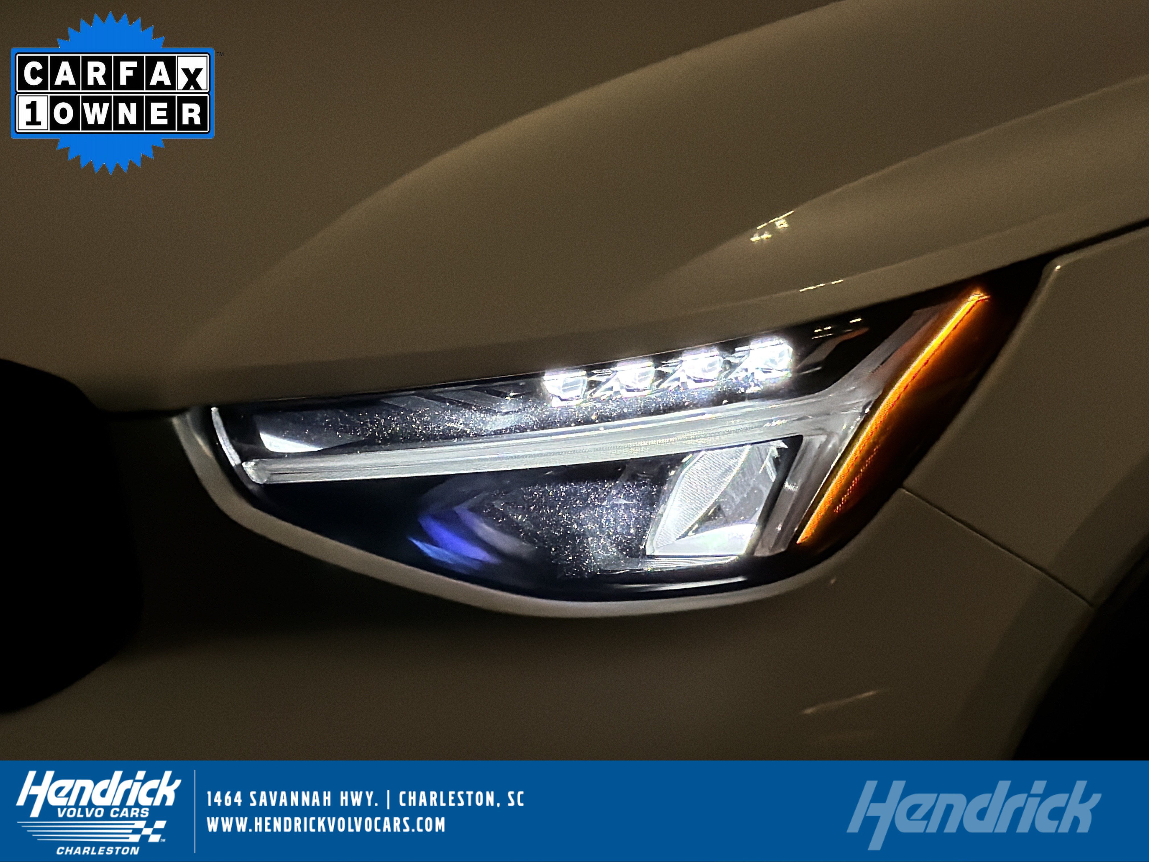 Certified 2025 Volvo XC40 B5 Plus AWD/4WD image 1