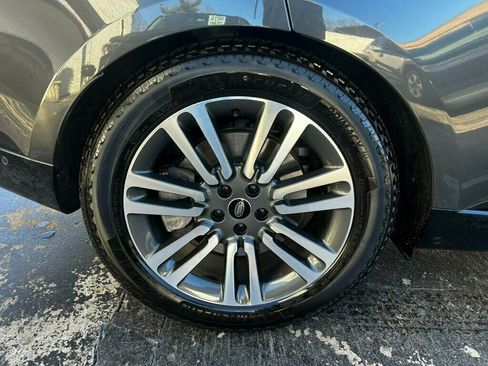 Used 2023 Land Rover Range Rover SE image 32