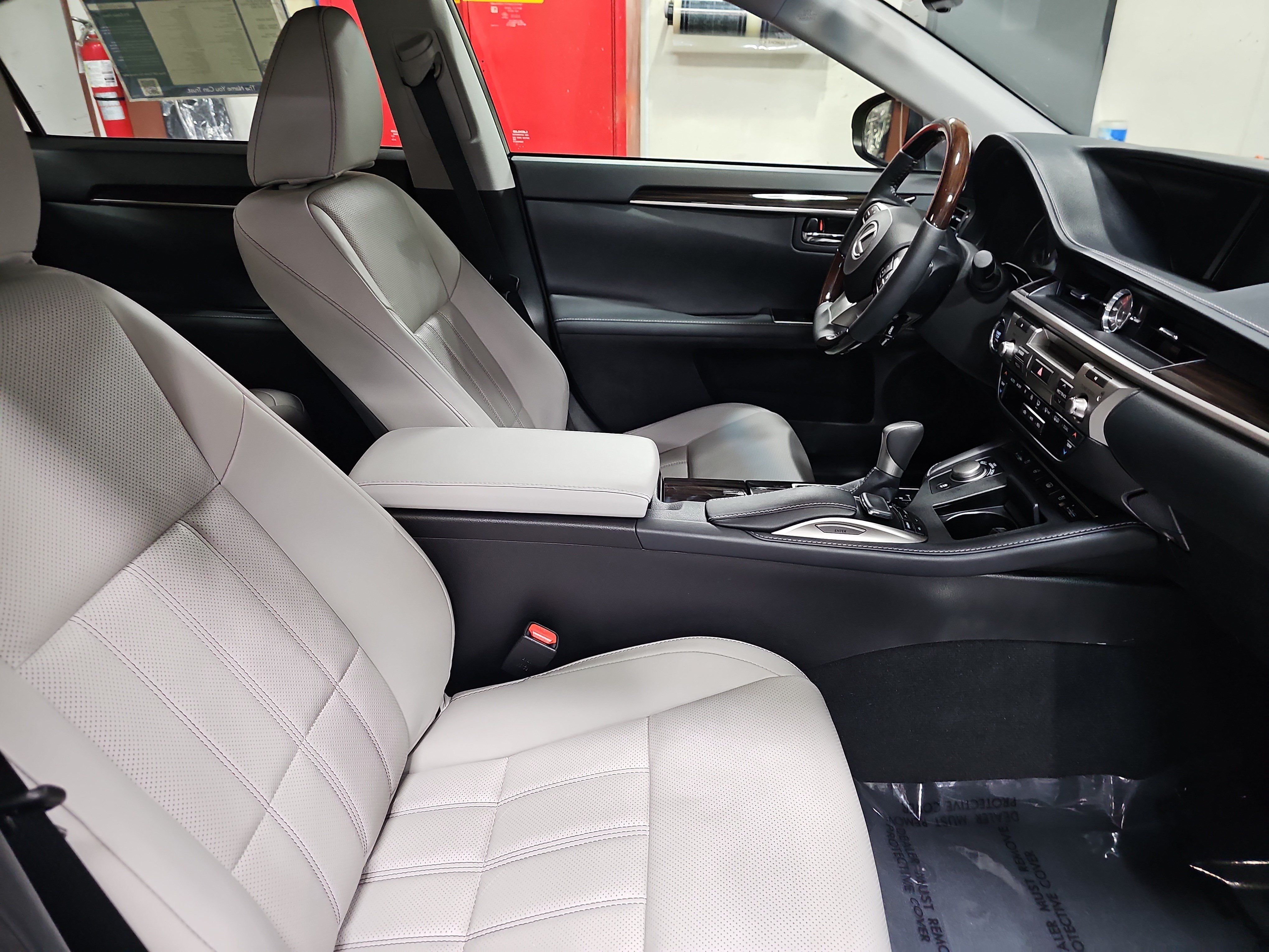 Used 2018 Lexus ES 350 w/ Luxury Package w/Wood Trim FWD image 10
