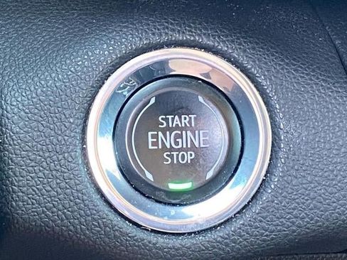Used 2021 Buick Envision Essence w/ Technology Package I AWD/4WD image 19