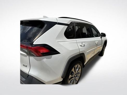 Used 2020 Toyota RAV4 XLE Premium FWD image 6