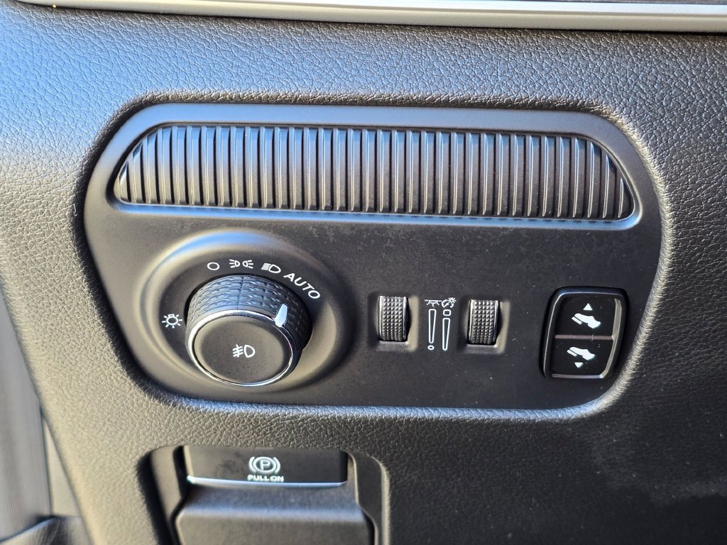 Used 2024 Jeep Wagoneer L Series II w/ Flexible Seating Group AWD/4WD image 29