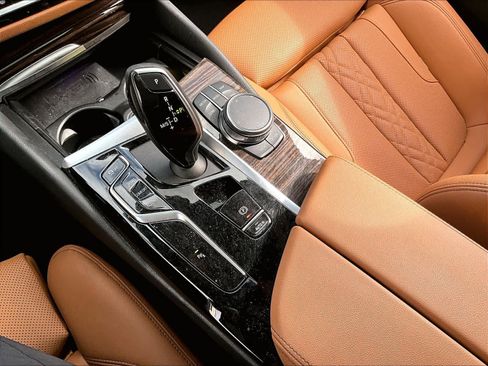 Used 2023 BMW 530i w/ Convenience Package image 36