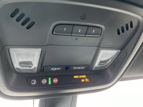 Used 2022 Chevrolet Traverse LT AWD/4WD image 24