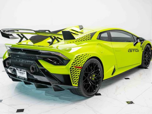 Used 2022 Lamborghini Huracan STO image 9