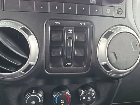Used 2013 Jeep Wrangler Unlimited Sahara w/ Dual Top Group AWD/4WD image 12