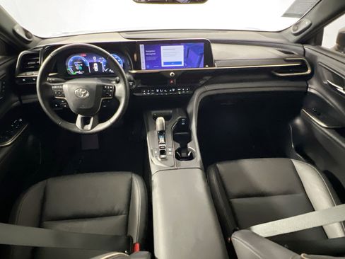 Used 2023 Toyota Crown Limited image 30