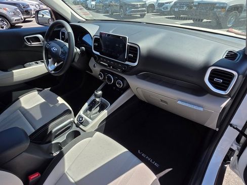 New 2025 Hyundai Venue SEL image 9