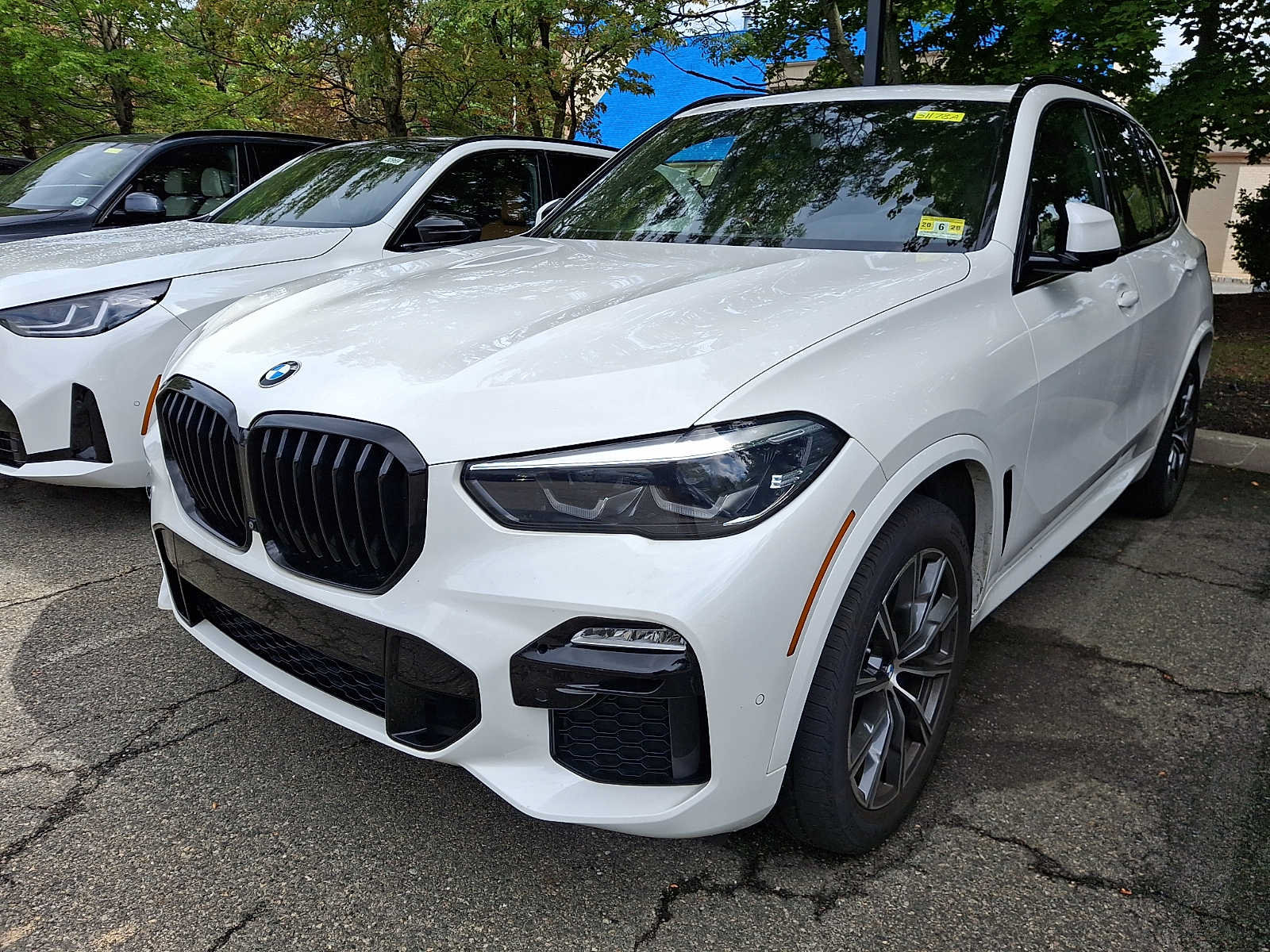 Used 2021 BMW X5 xDrive40i w/ M Sport Package AWD/4WD image 3